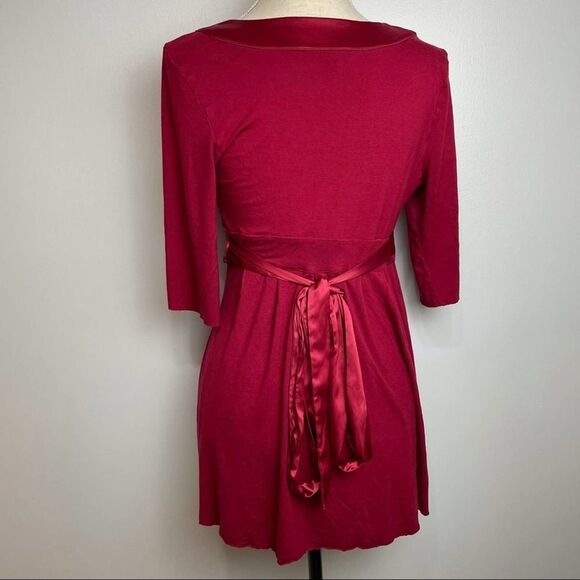 Express Solid Red 3/4 Quarter Sleeve V Neck Tie Up Back Soft Peplum Blouse L - Picture 7 of 11